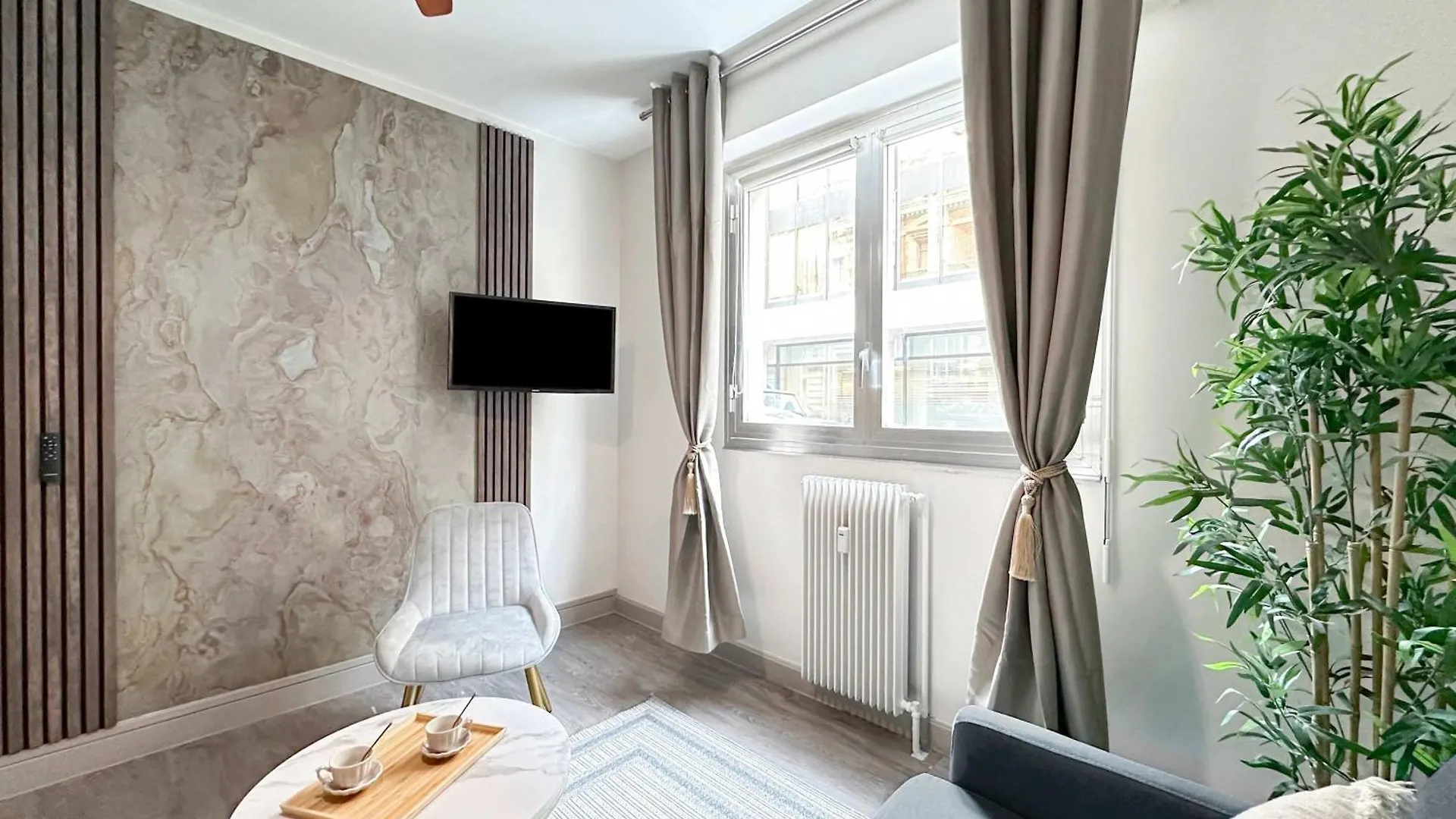 Elegant Escape Near Arc De Triomphe Daire Paris