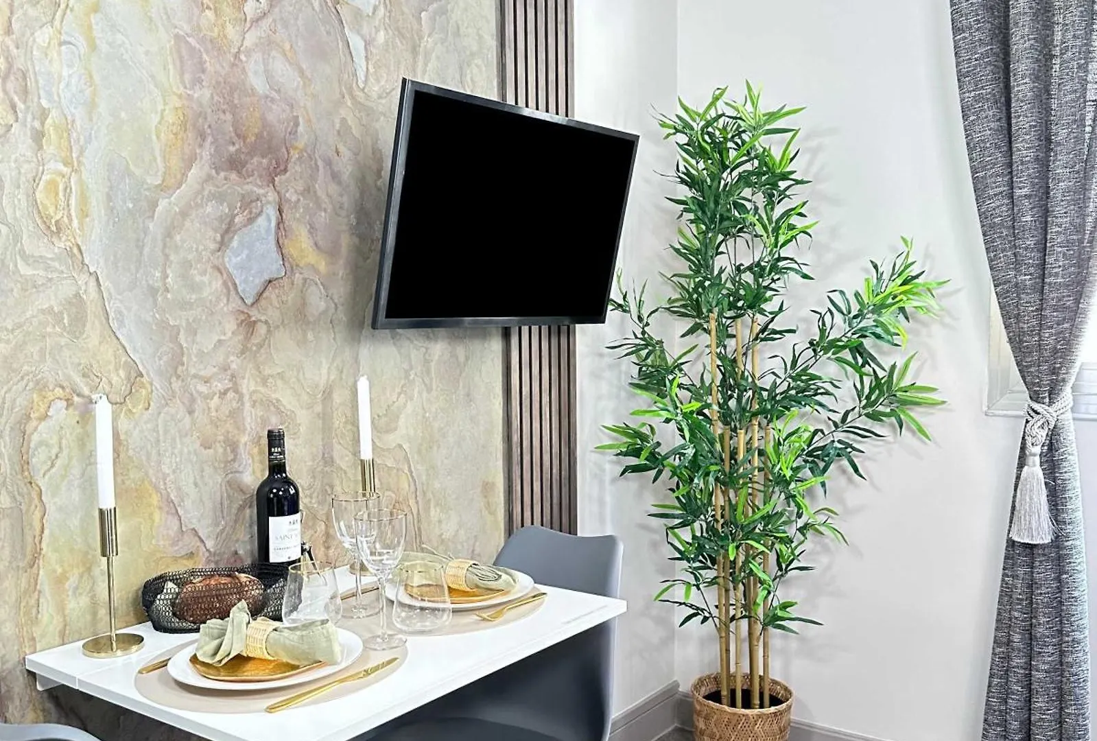 Elegant Escape Near Arc De Triomphe Daire Paris