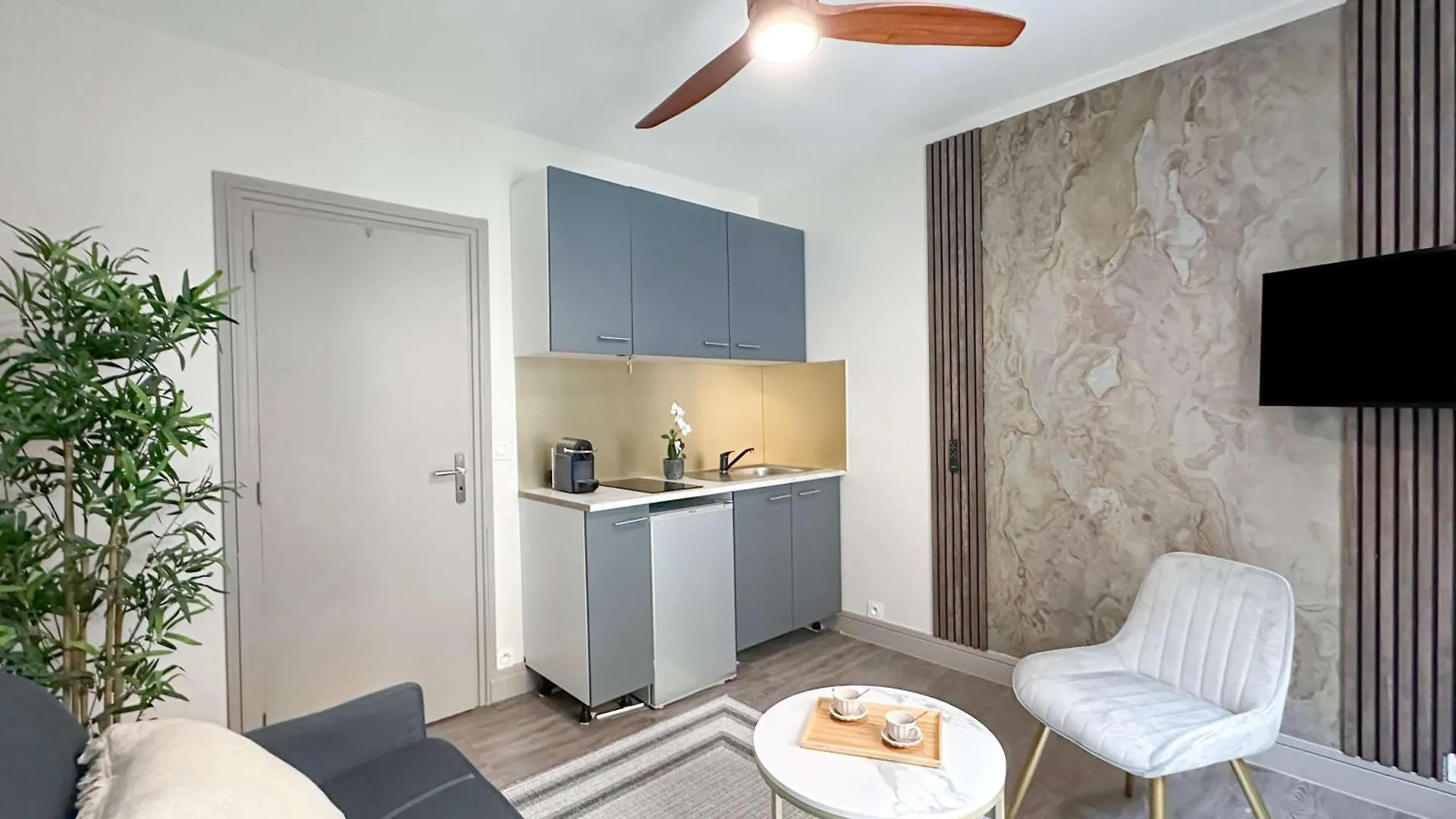 Elegant Escape Near Arc De Triomphe Daire Paris