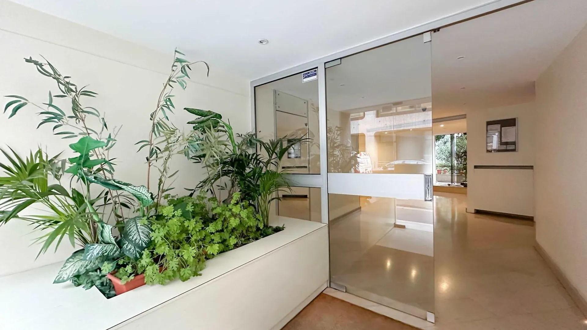 1601B - Studio near Champs Elysées Parigi